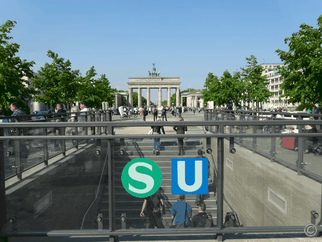 The New Berlin walking tour meeting point