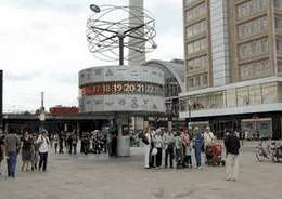 Treffpunkt Weltzeituhr am Alexanderplatz Berlin